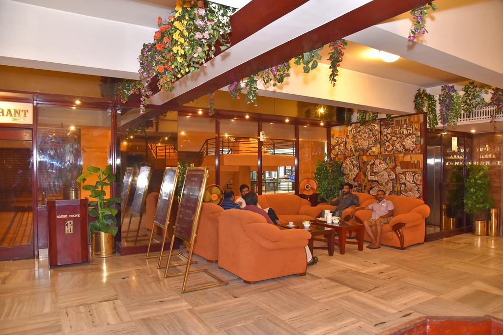 Hotel Poonja International Мангалор Екстериор снимка