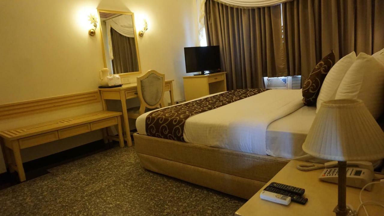 Hotel Poonja International Мангалор Екстериор снимка